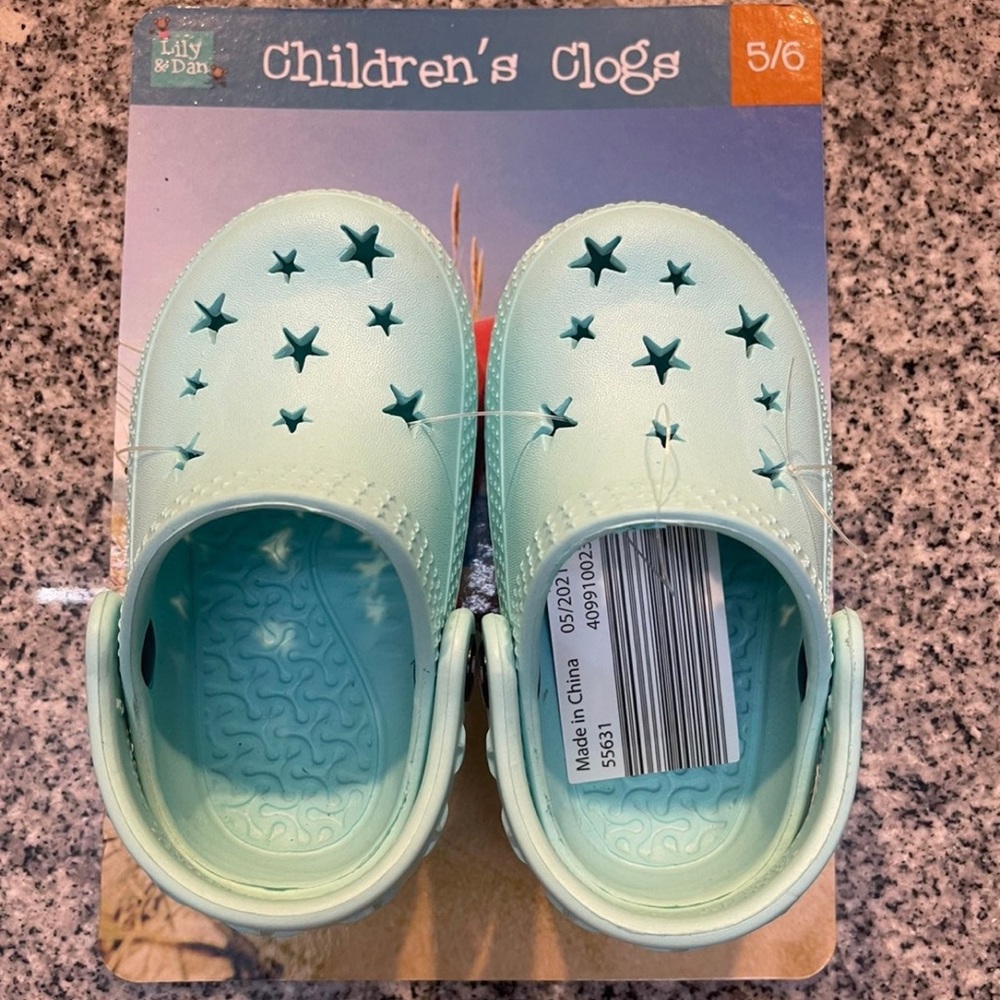 ‼️SOLD ‼️Lily & Dan Children's Clogs 5/6 - Picture 3 of 4